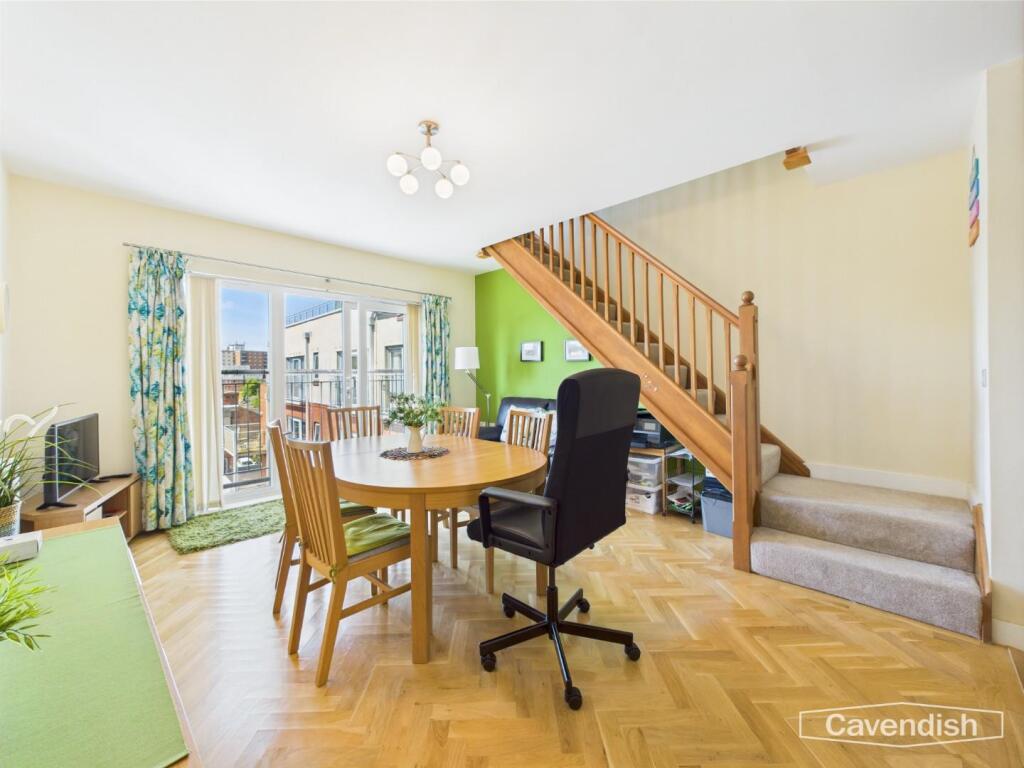 DINING/SITTING ROOM