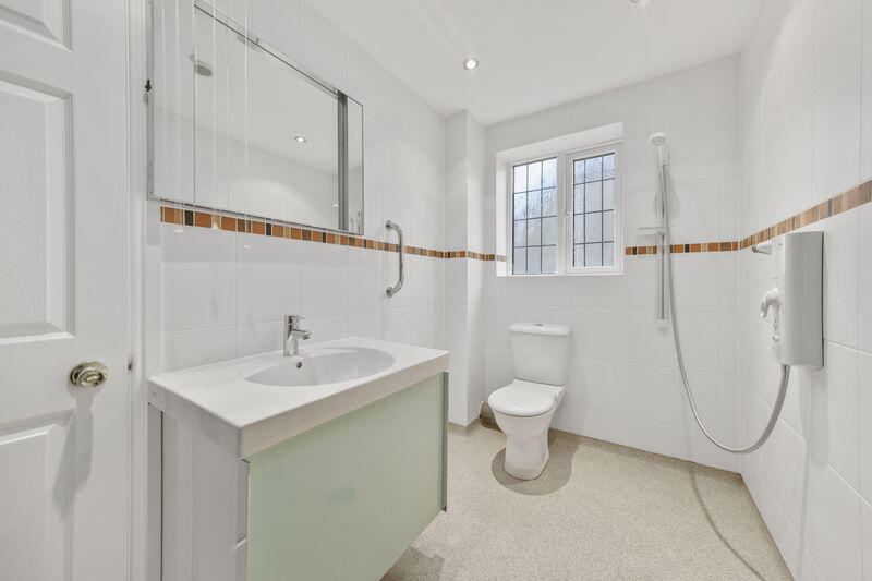 Bed2-Ensuite.