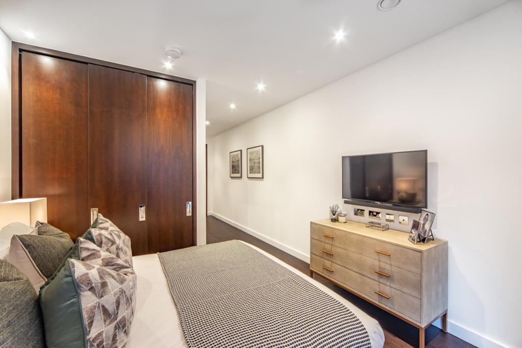 Master bedroom 1.jpg