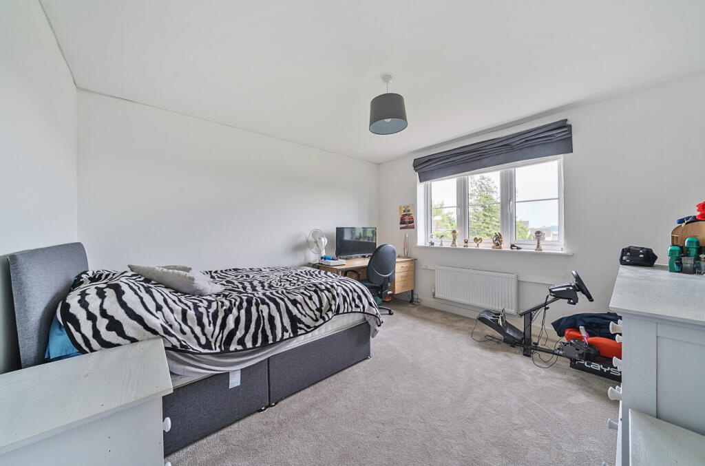 1328161-4-687e5b0...