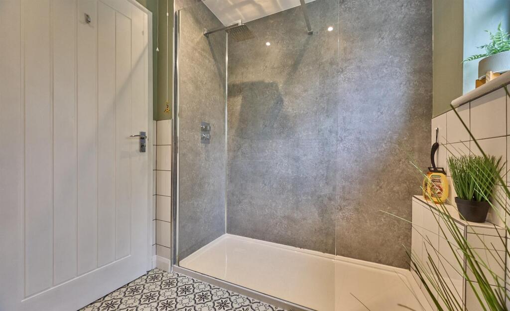 Family Shower Room