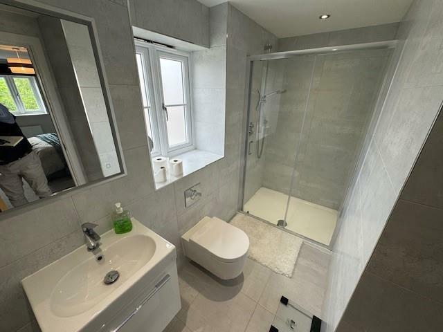suite shower.jpg