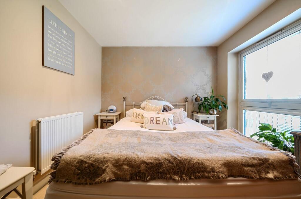 Davidson Frost-Wellings, DFW, Regency Court, Bedro