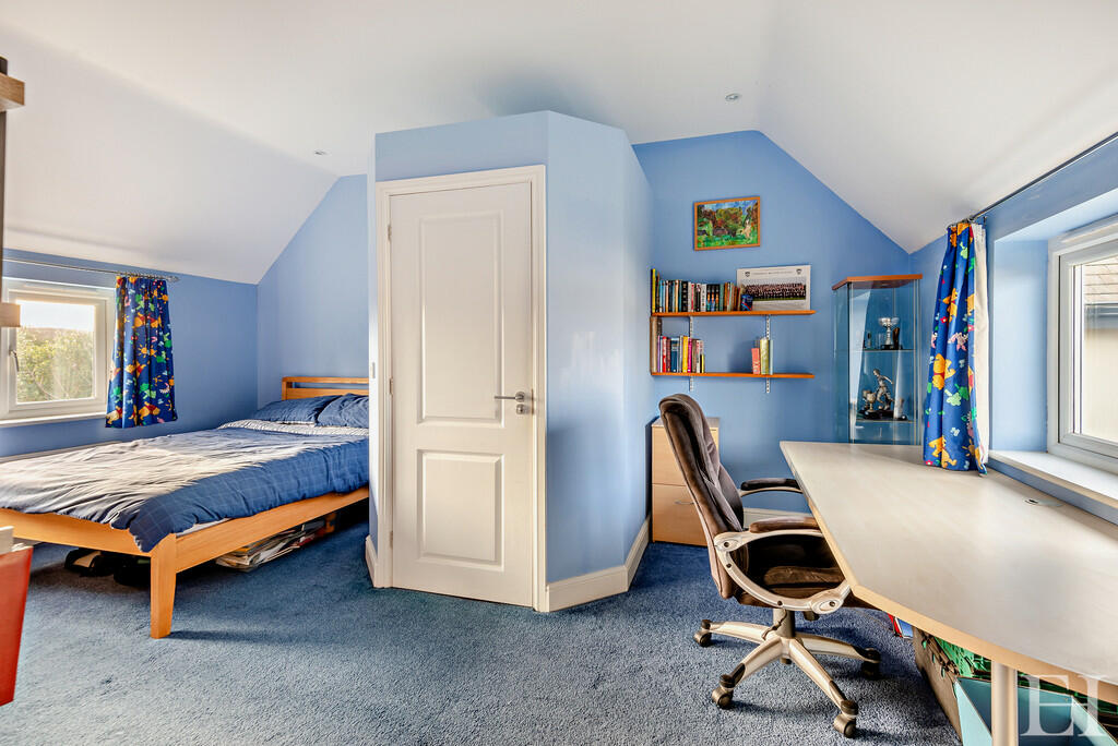 8629705-interior1...
