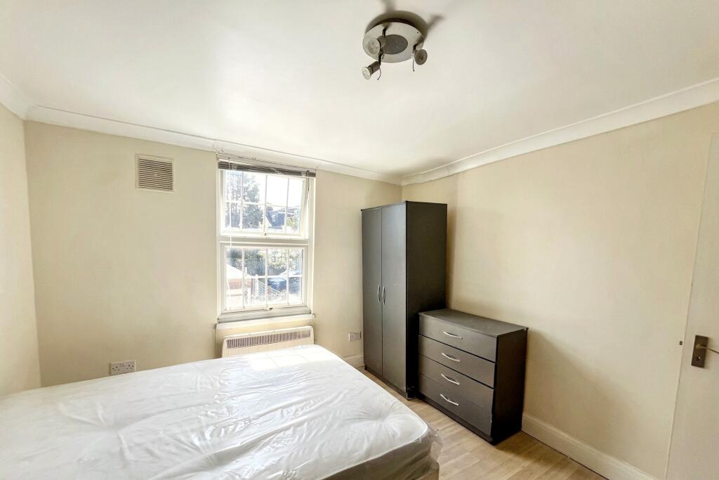 Flat 1, 290 Ewell Road, Surbiton, KT6 7AQ