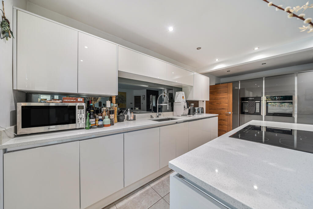 1365305-7-68fb46deef183