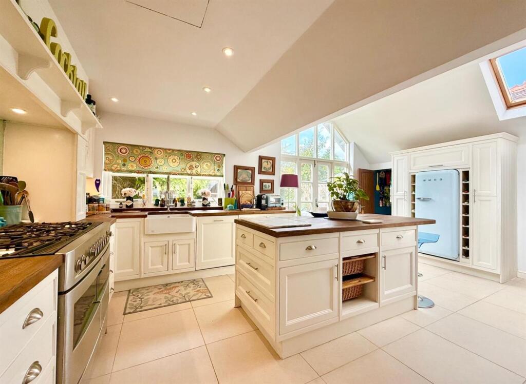 Kitchen 3.jpg