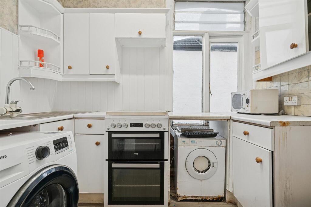 139 Mellison Road SW17 kitchen 1.jpg
