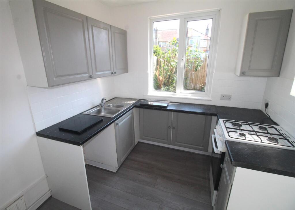 50 South kitch pic 2.JPG