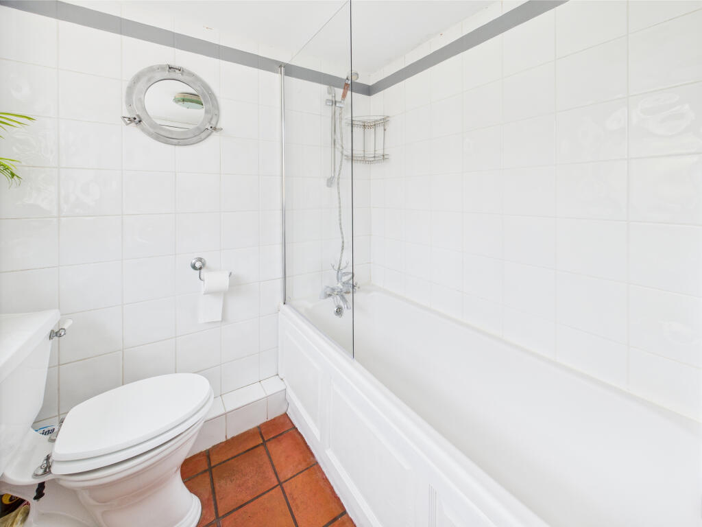 CAM01354G0-PR0504-STILL007