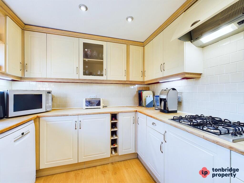 CAM03742G0-PR0015-STILL020