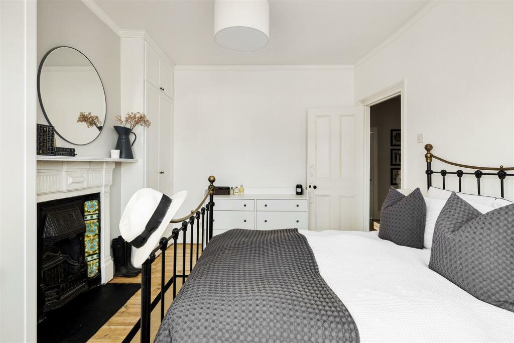 Scarborough Road E11