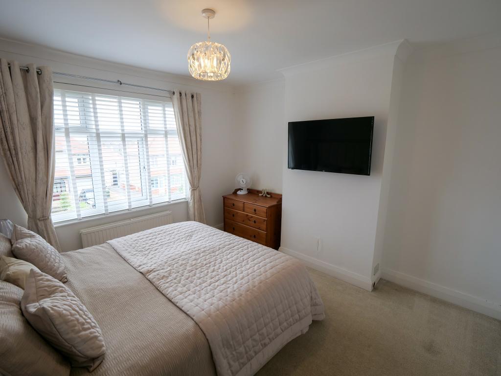 Master Bedroom Dual Aspect