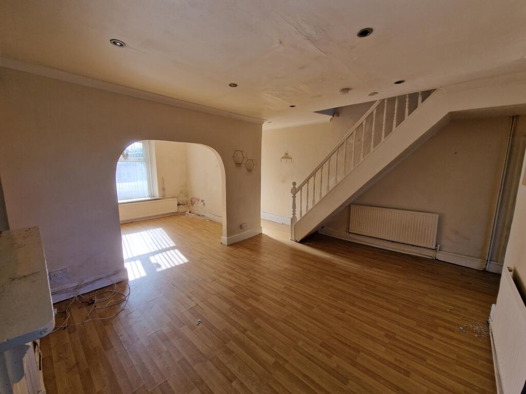IMAGE 4