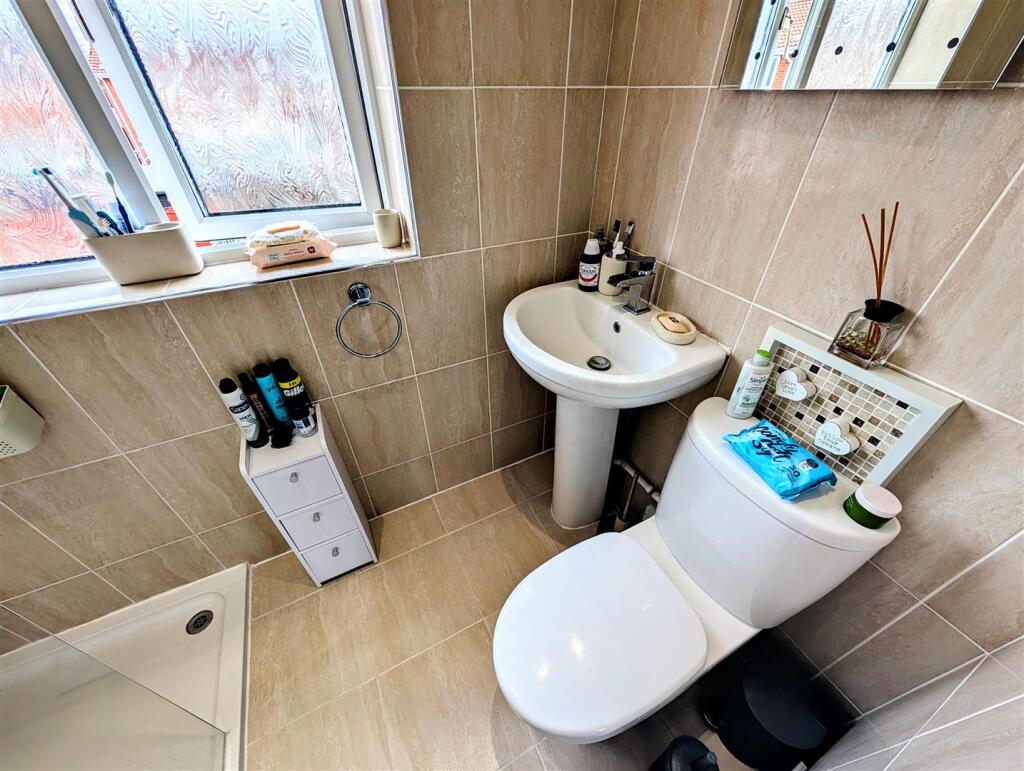 en suite 1.jpg