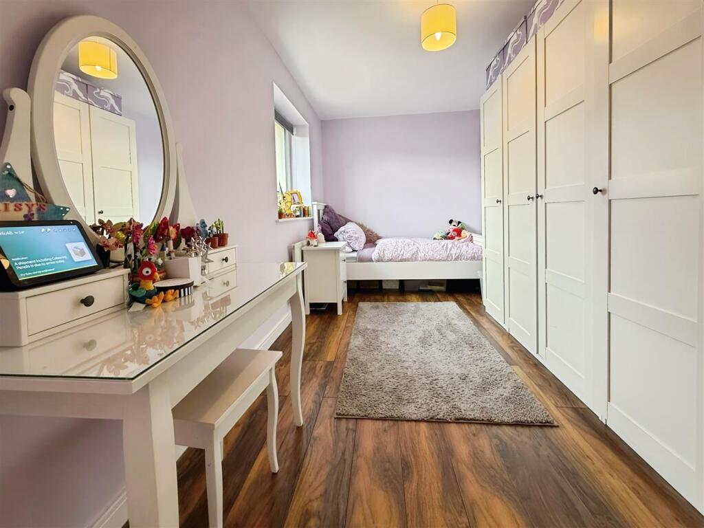 BEDROOM 2