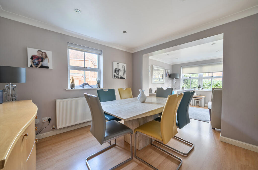 1356827-5-68d173a...