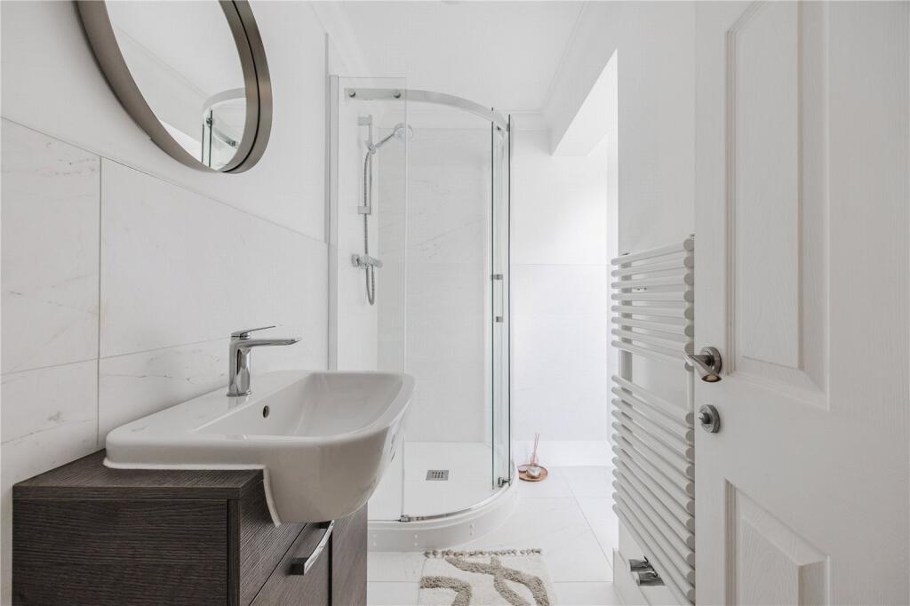 Jack &amp; Jill En Suite
