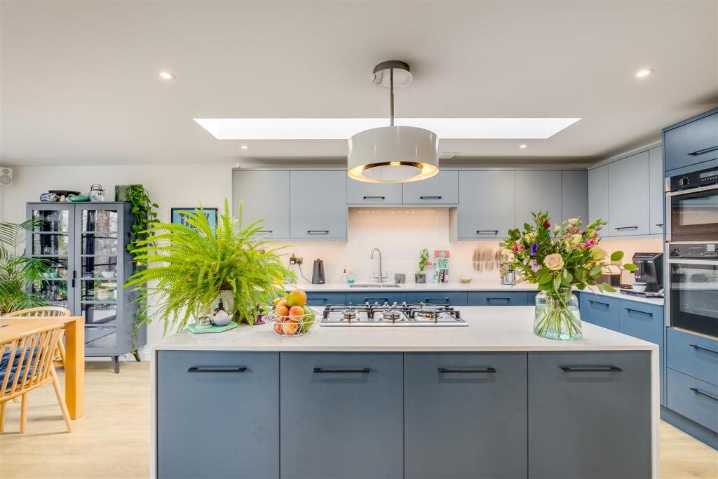 Eastholm Green 9-13.jpg