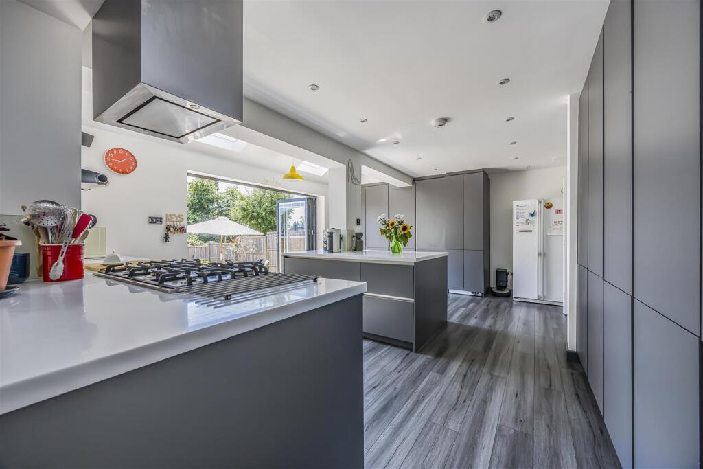 29 Wraysbury Park Drive, Emsworth-PorticoMarketing