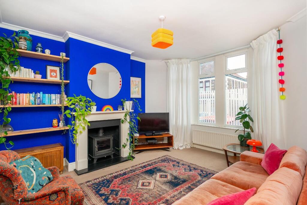 0B9RHD - Living Room E.jpg