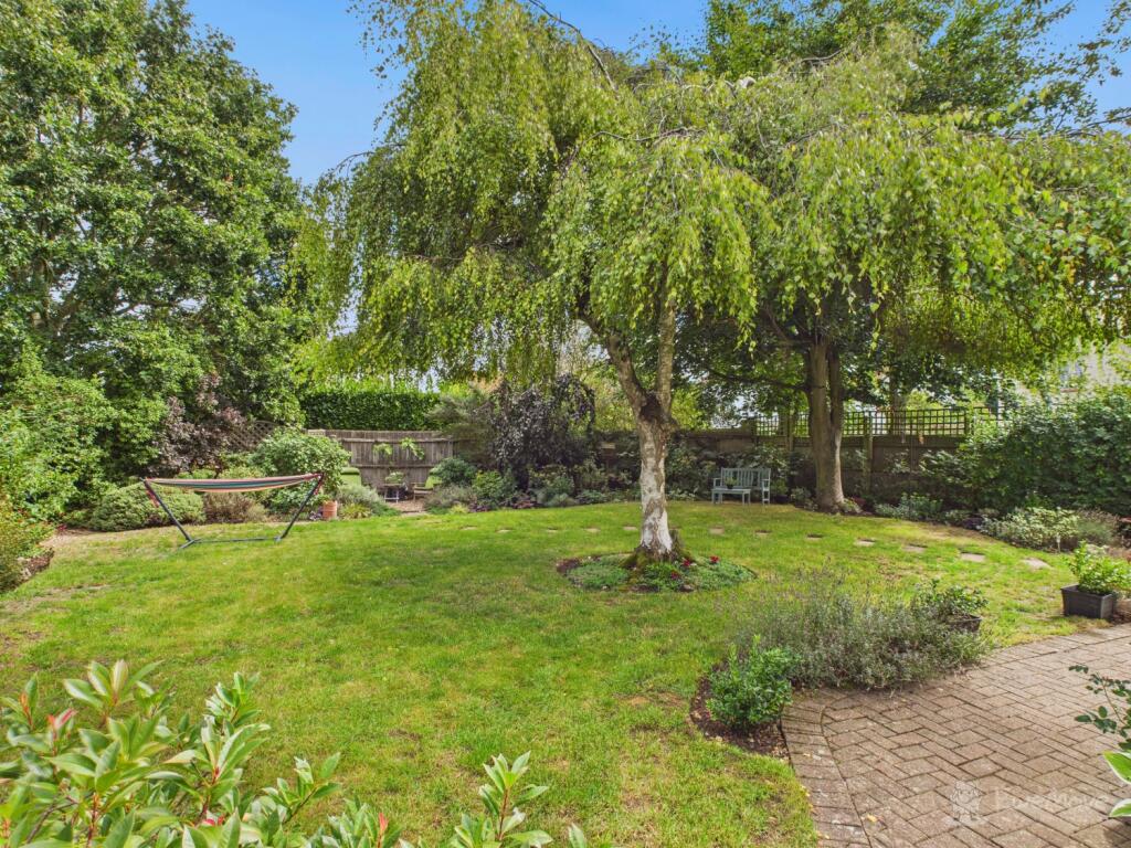 Garden- Mark Stephens EweMove Newmarket and Soham 