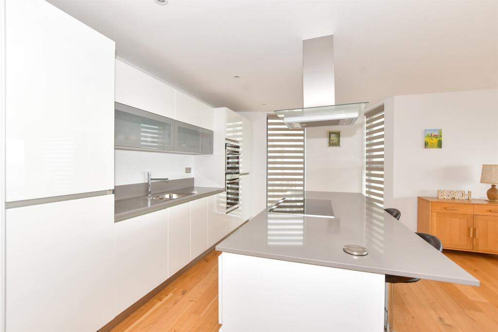 Kitchen / Living Room