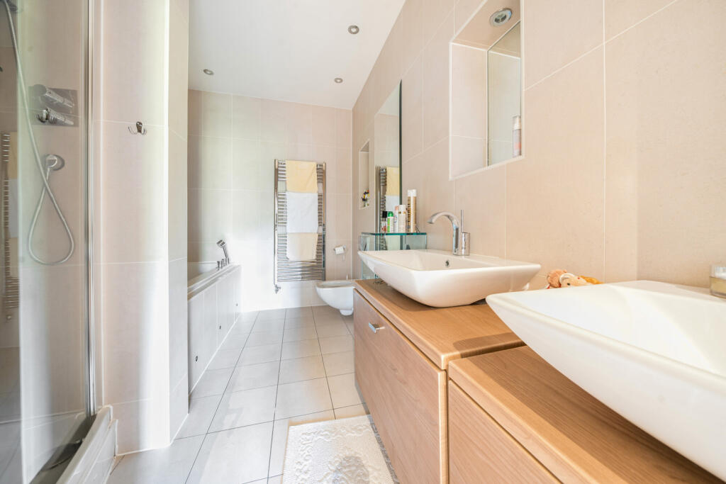 1339728-10-689b32...