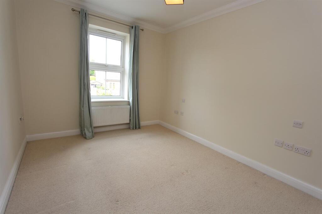 New Bedroom (Custom).JPG