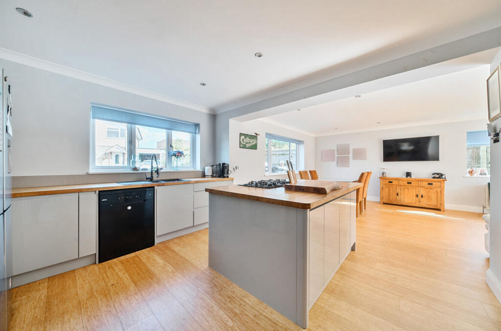 1320611-3-6866c5c...