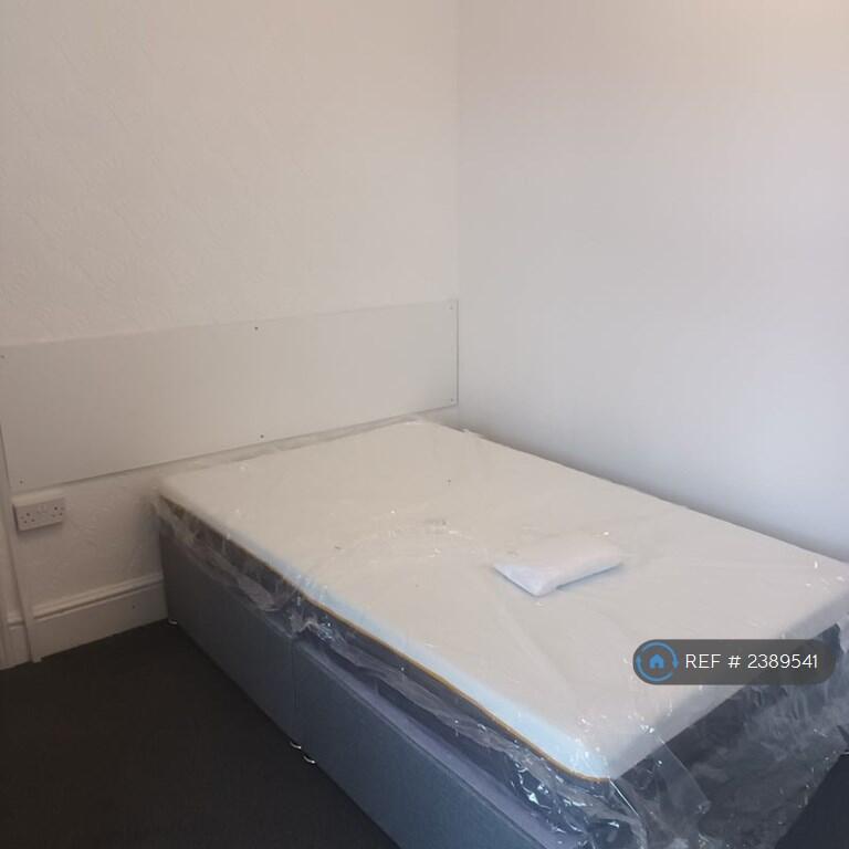 Room 4 Double Room w/ Fitted Wardrobe