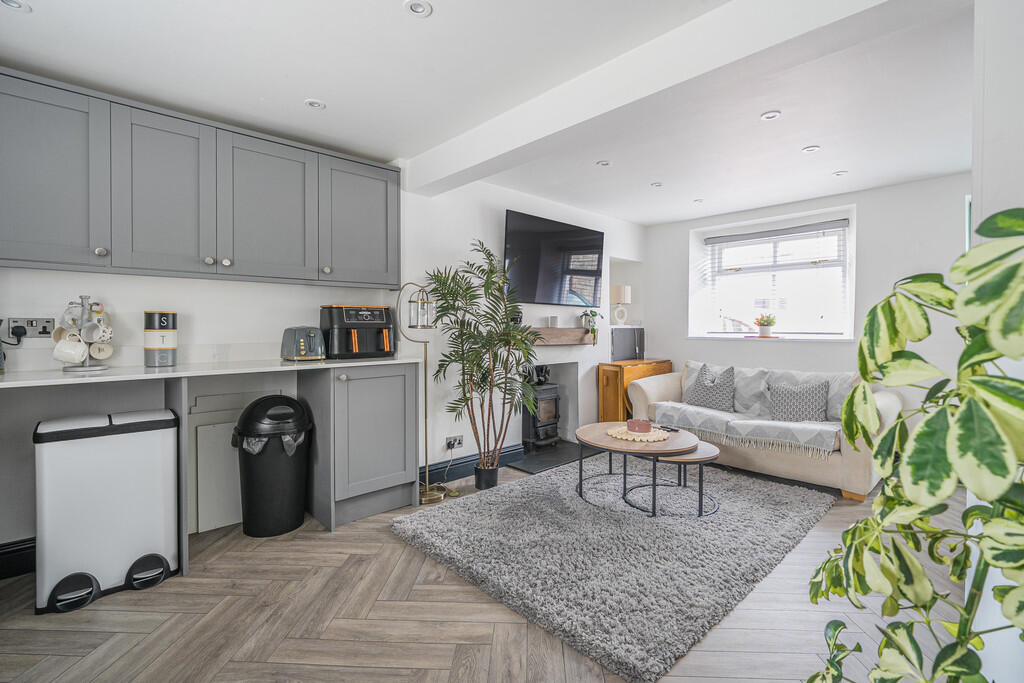 Kitchen/Living Ro...