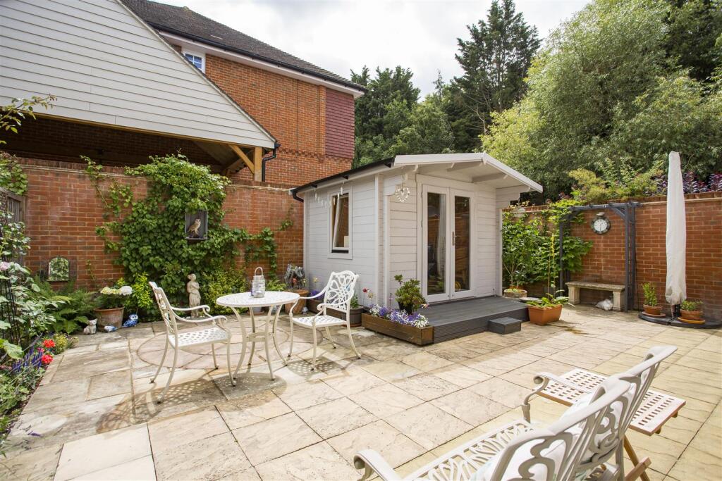 SUMMERHOUSE/HOME OFFICE