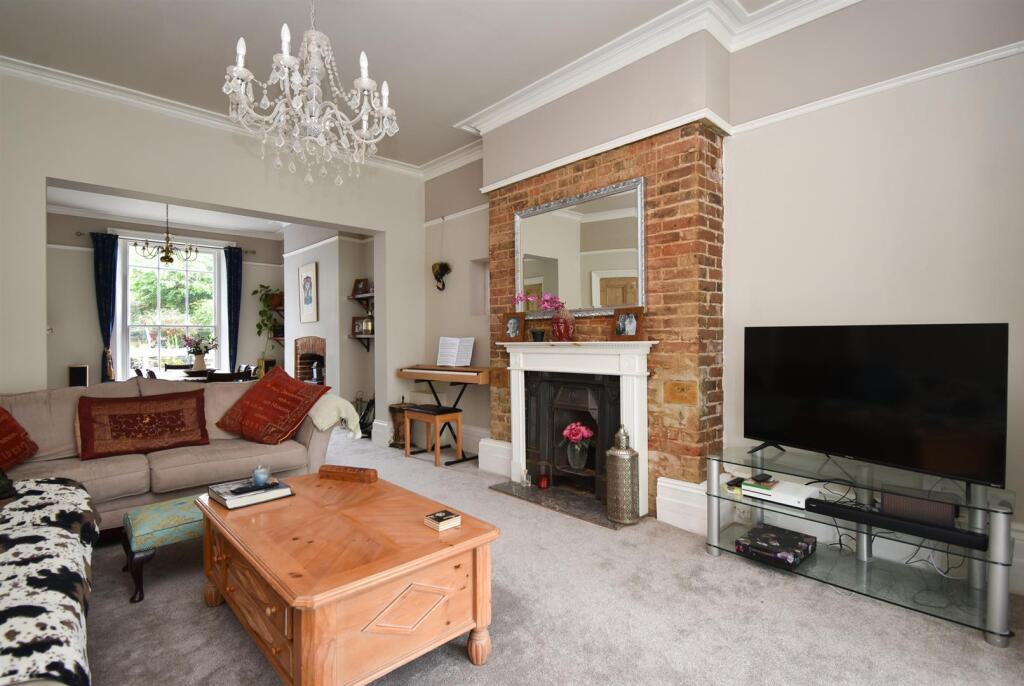 Living &amp; dining room