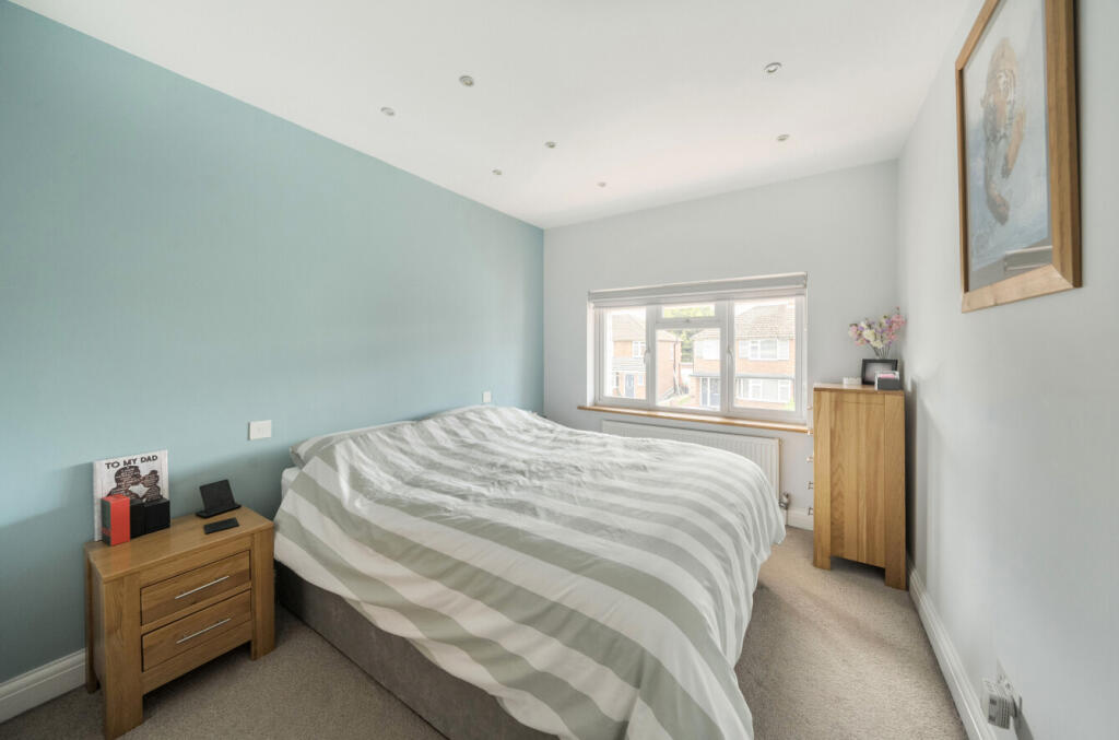 1299956-3-6836ddd...