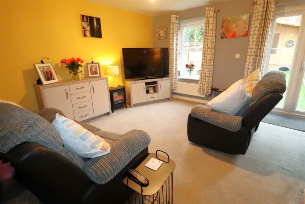 LOUNGE 1.JPG