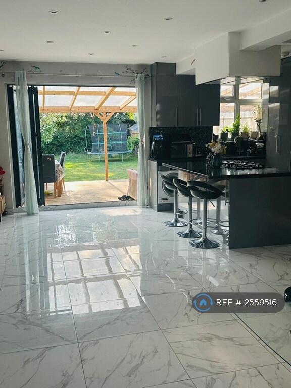 Open Plan Kitchen With Integrated Applicances