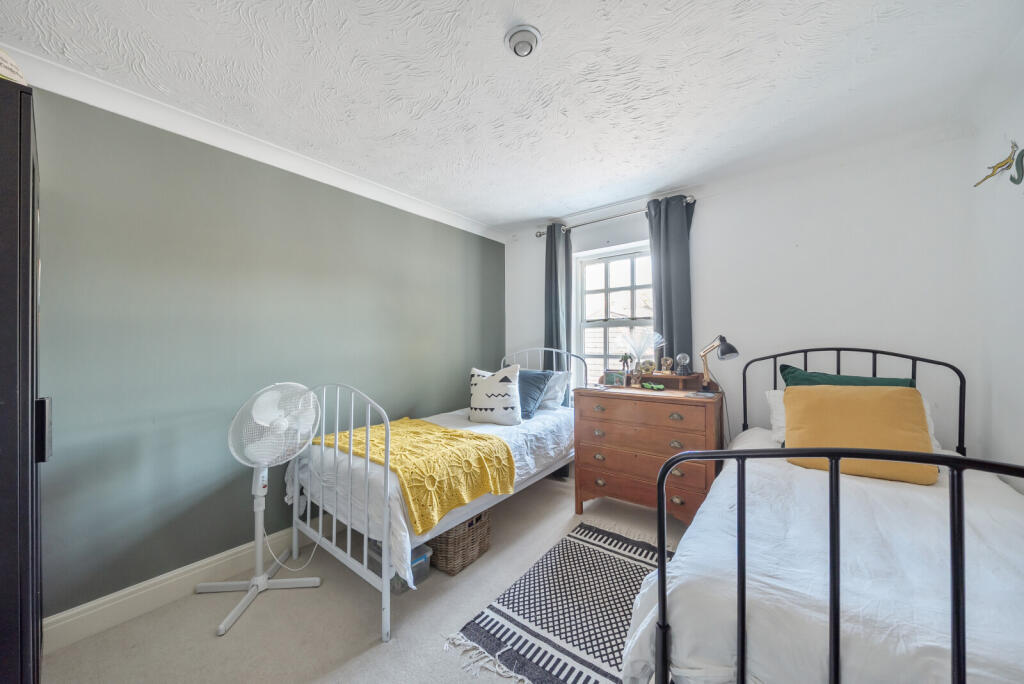 1297833-18-683040...