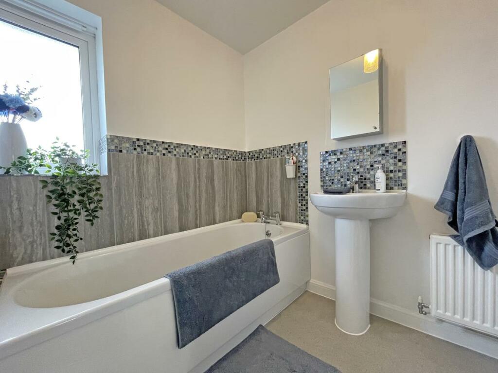 Efford Road 86 - Family Bathroom.jpg