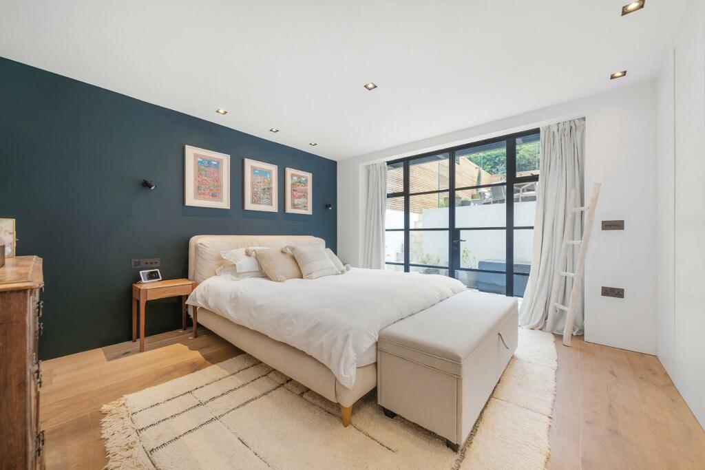Bedroom 1.jpg