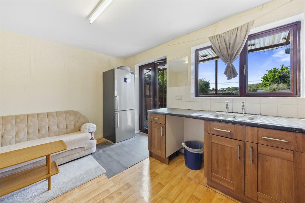 Left Hand Semi Kitchen/Dining Room