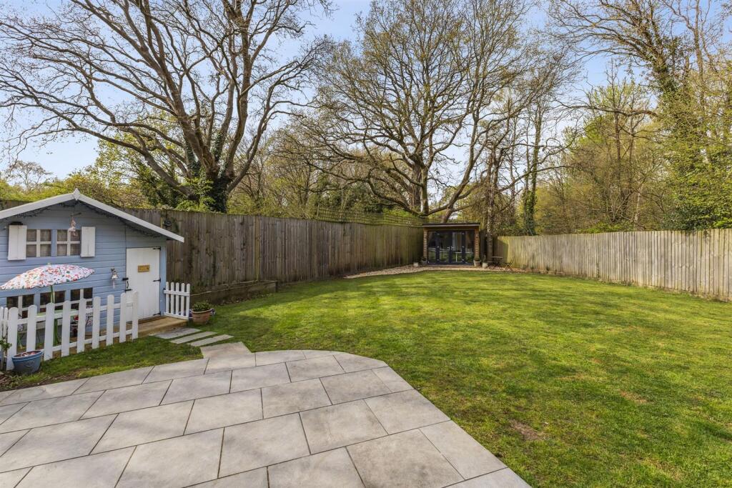 89601_1B Mytchett Road Mytchett(25)_low.jpg