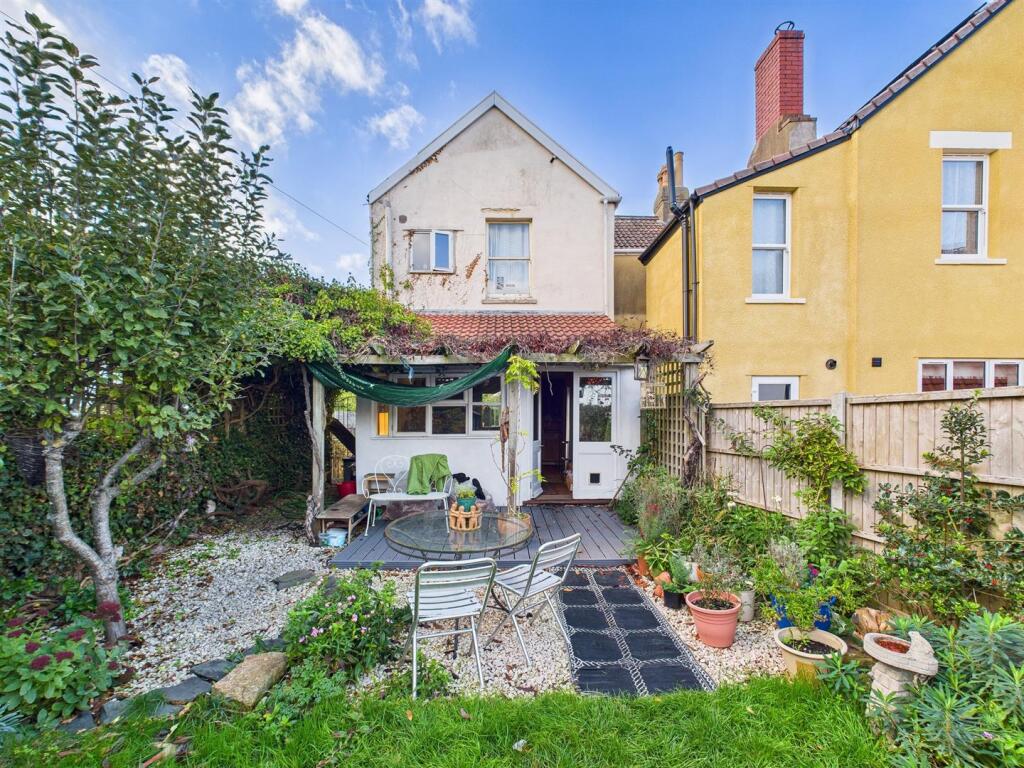 20 - Semi-detached House for Auction, Pill.jpg