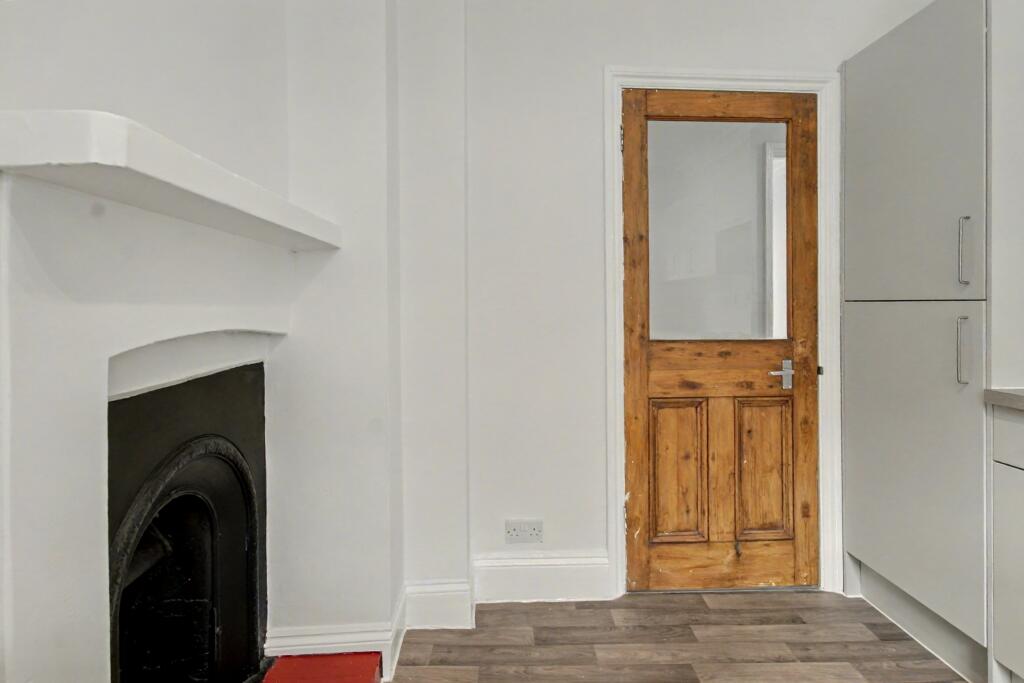 Graham Mansions, (PP477), Hackney, E8