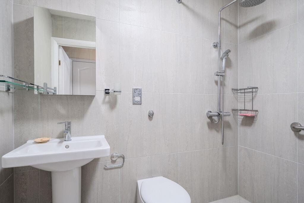 SHOWER ROOM