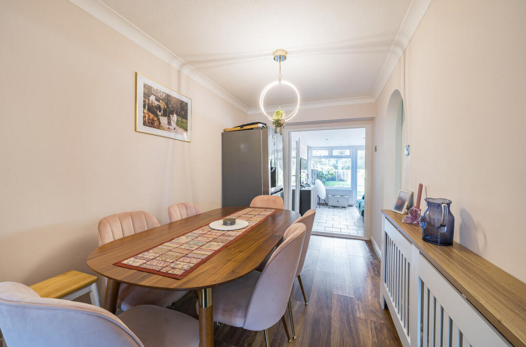 1372096-7-68fb7ff...