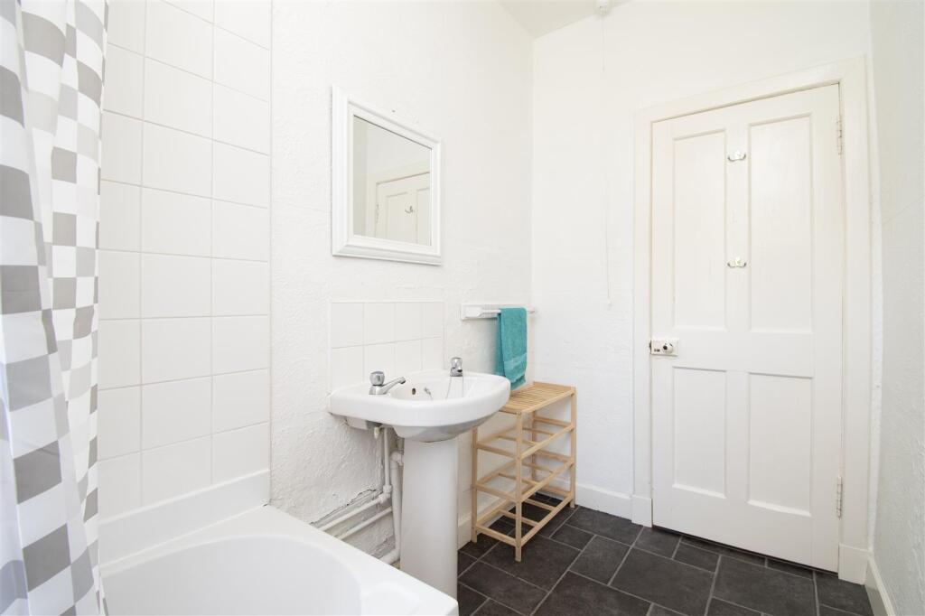 bathroom (2).jpg