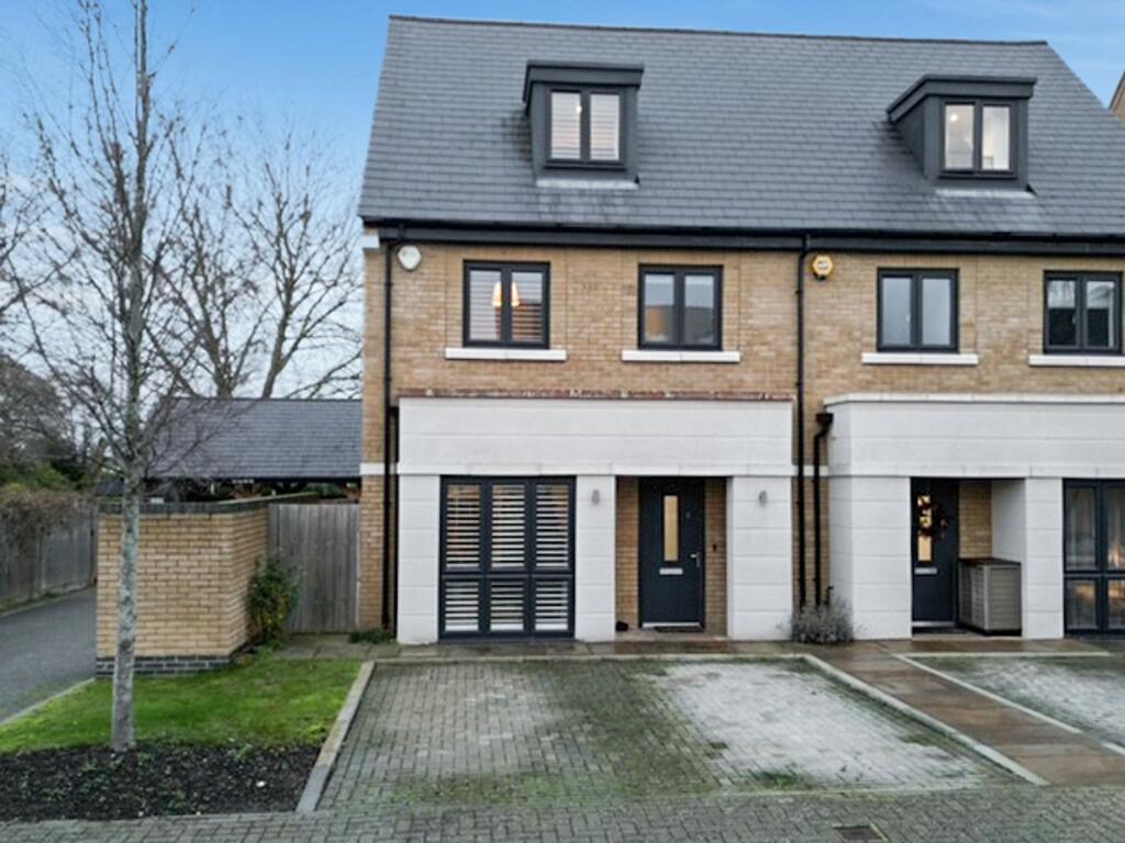 Orchard Farm Avenue, East Molesey, KT8