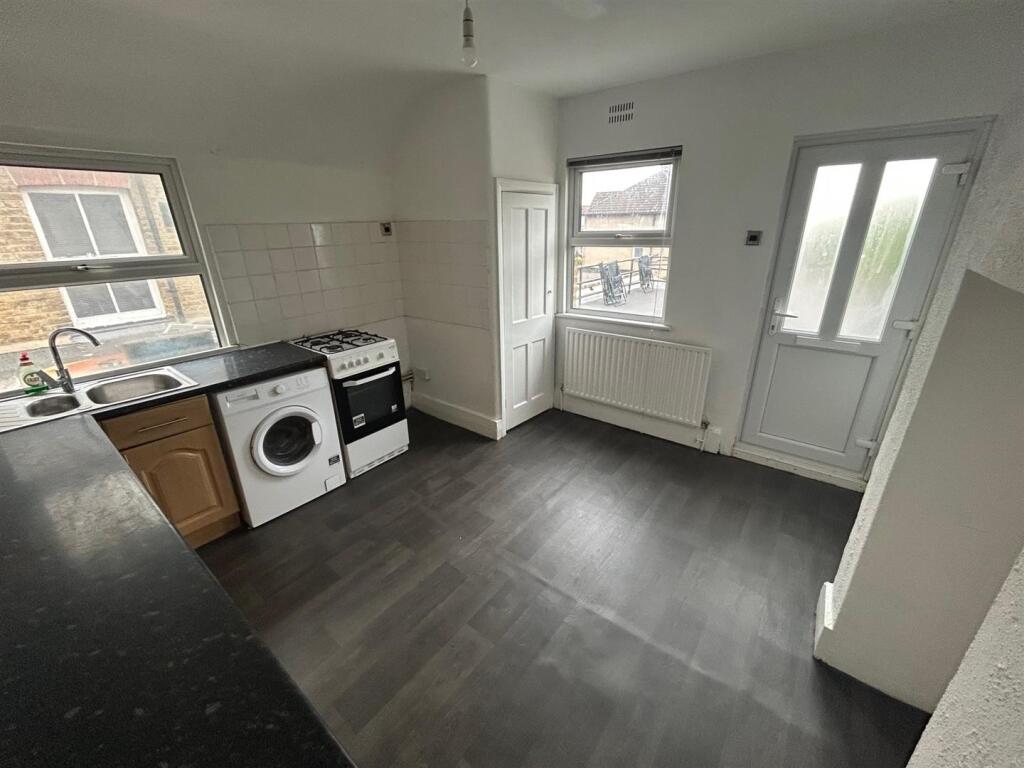 kitchen 2.jpg