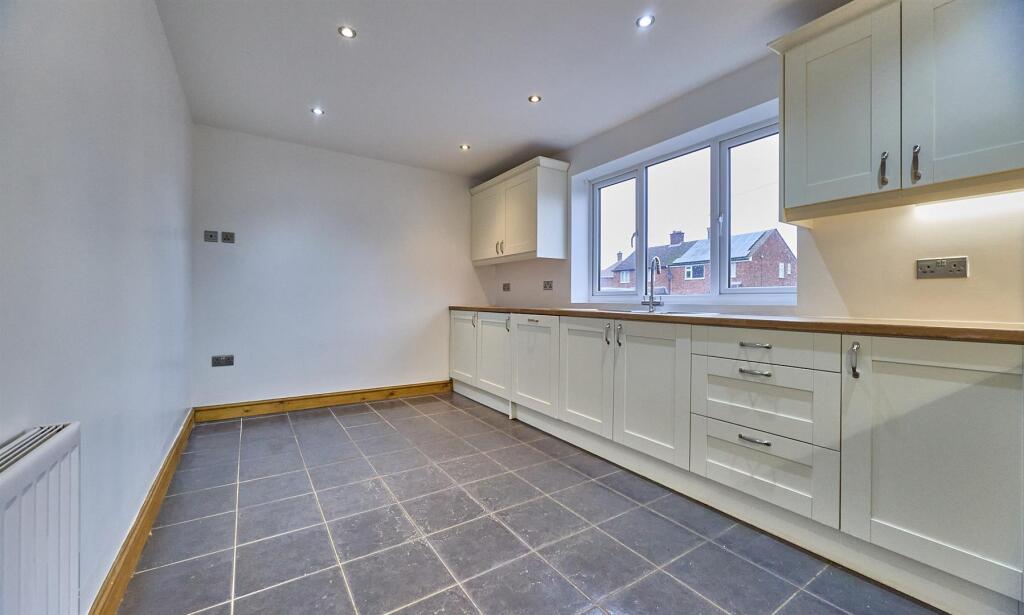78 Featherston Drive BB 5.jpg